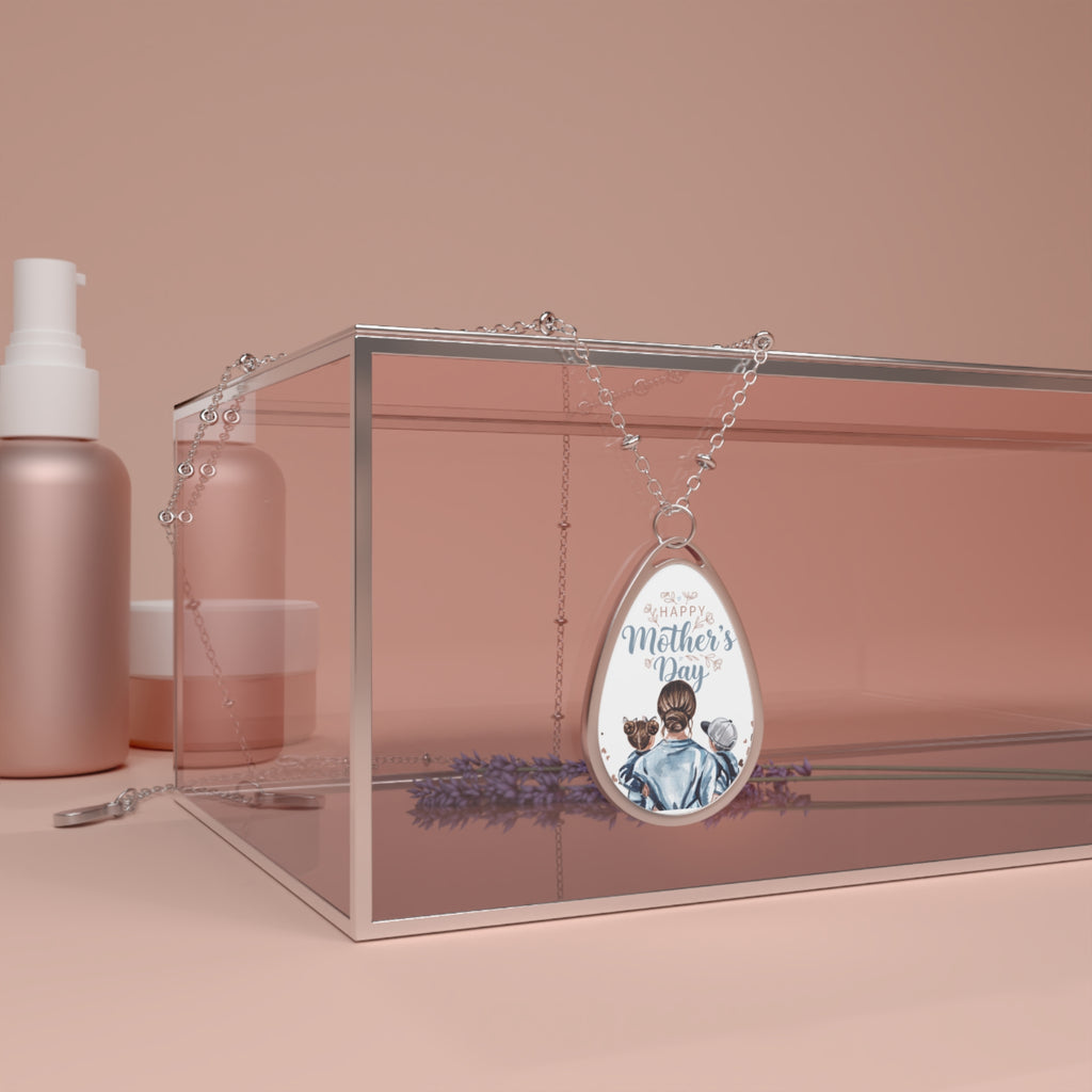 Mother’s Day Oval Necklace – Engraved Teardrop Pendant with Mom & Kids Illustration